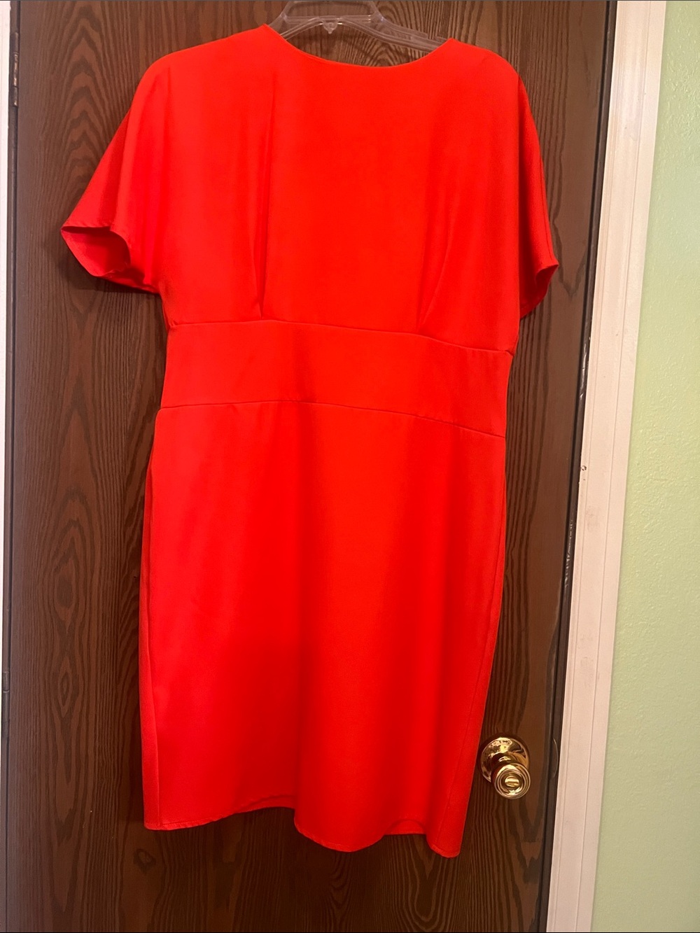 Womenโs Orange Short-Sleeve Shift Dress